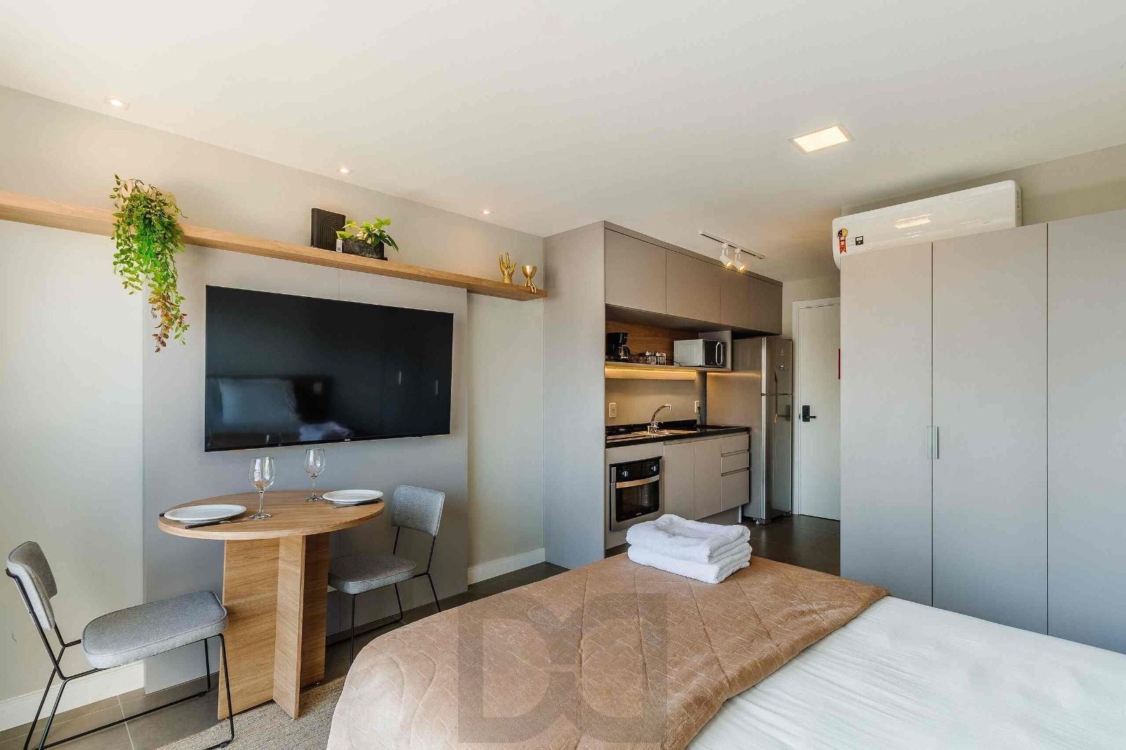 Studio de alto padrão construtivo mobiliado no bairro Moinhos de Vento, planta de 24,25 m² privativos com porcelanato, forro em gesso e aberturas em alumínio com vidros duplos. — foto 15
