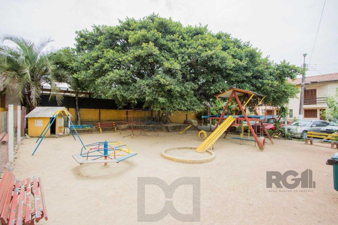 Casa em Condomínio na Zona Sul, no bairro Hípica, com 2 dormitórios, living para dois ambientes, cozinha mobiliada, lavabo — foto 41
