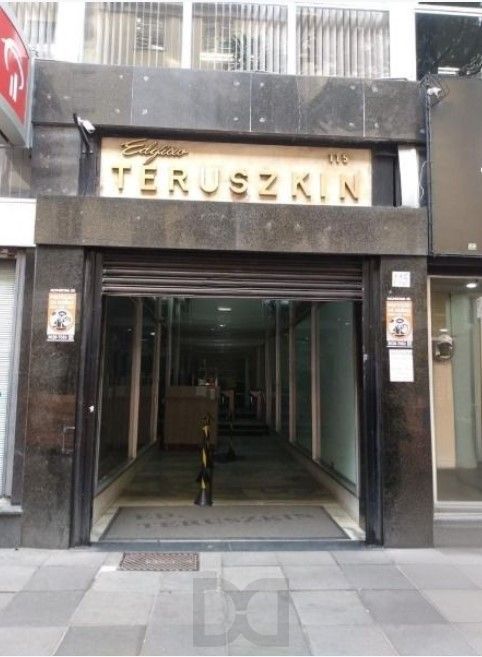 Sala desocupada c/vista p/ o Guaíba - bairro Centro — foto 1