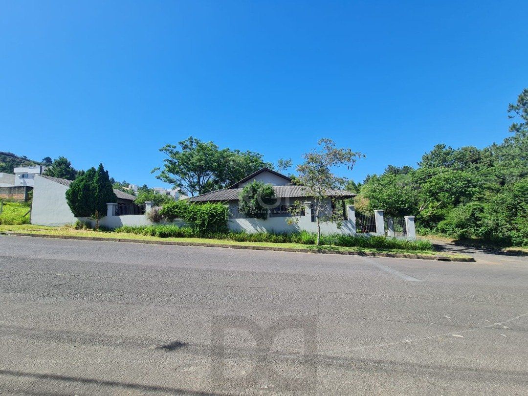 Casa em lindo terreno alto ao nível da rua medindo 10 × 32 onde consta uma residência térrea com 136m2 de área privativa, — foto 7