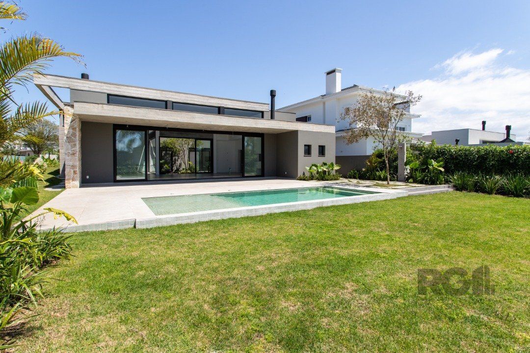 A Casa Le Mans, uma residência térrea de esquina com 389,48m2 de área coberta — foto 25