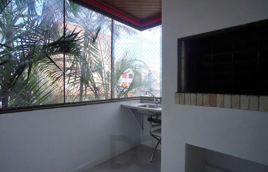 Apartamento com varanda, bairro Santa Cecília em Porto Alegre. — foto 1