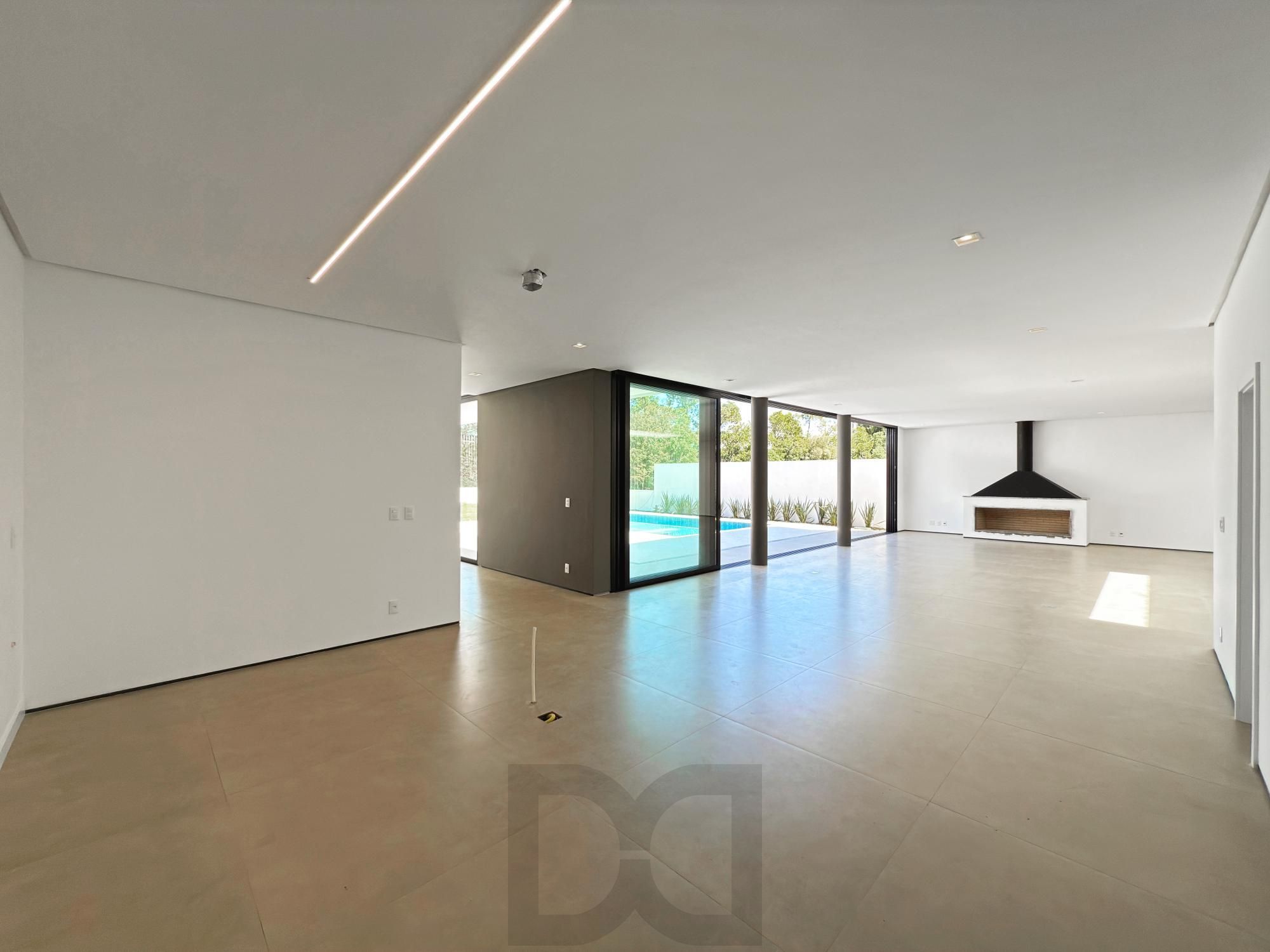A casa conta com 434m2 de área construída, mas com um aproveitamento total dos 1.012m2 do lote — foto 27