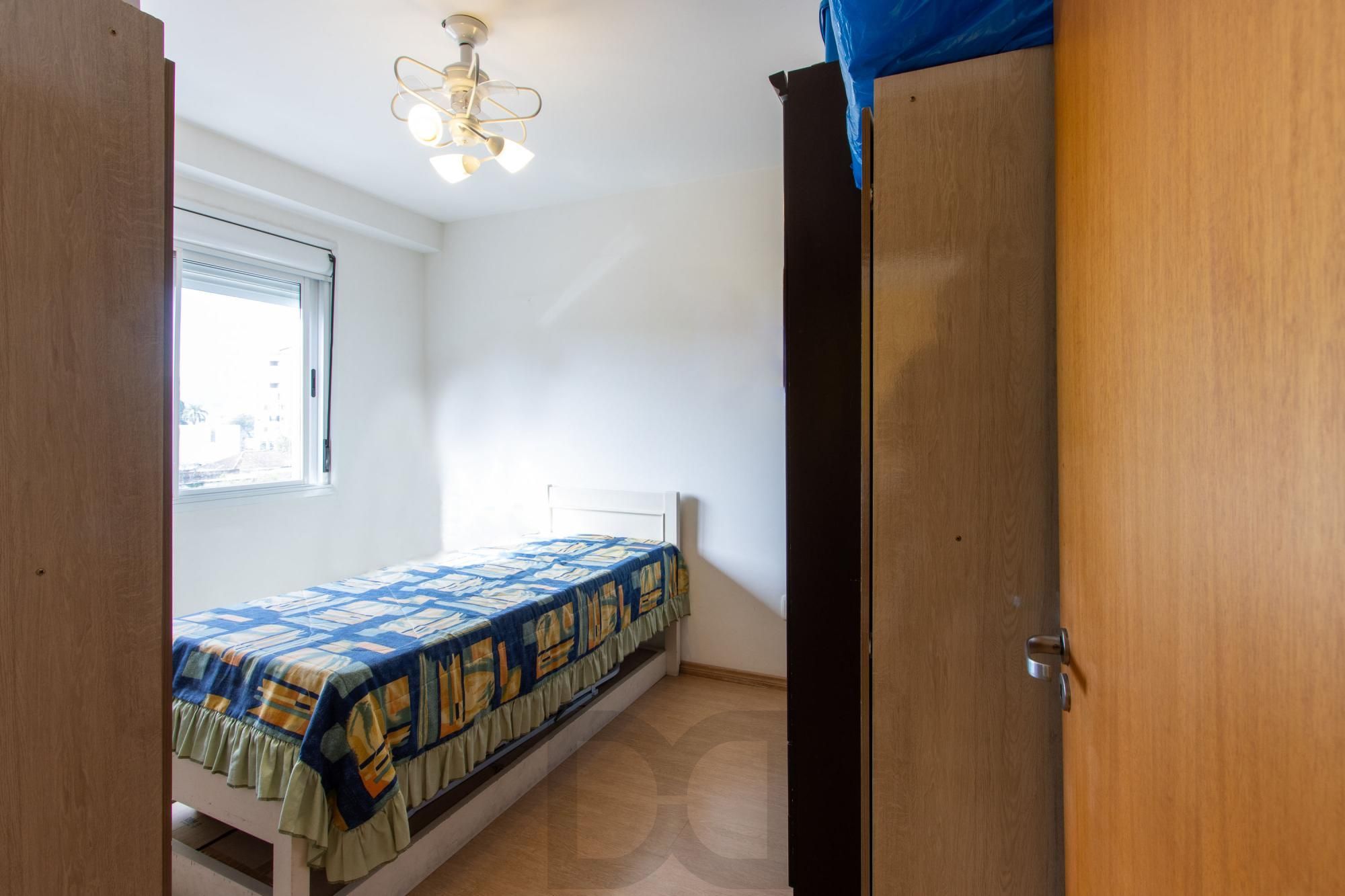 Apartamento de 2 dormitórios, na zona sul de Porto Alegre, semi-mobiliado, churrasqueira e box escriturado. — foto 18