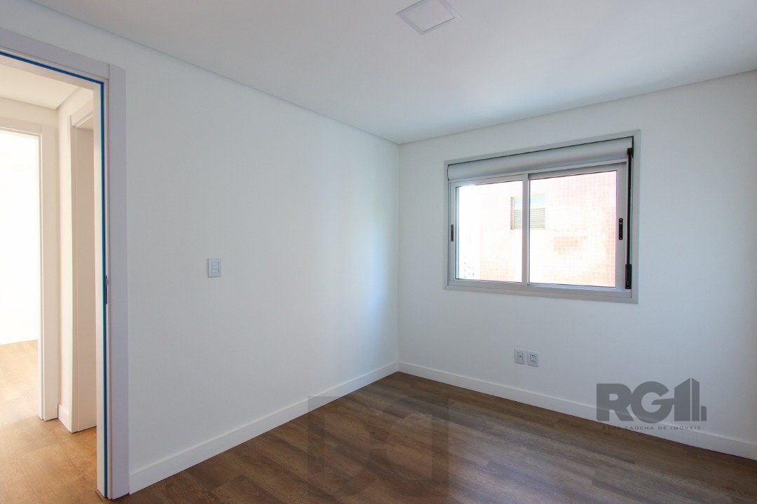 Apartamento em Porto Alegre no Bairro Petrópolis, de 2 quartos, semi mobiliado. — foto 17