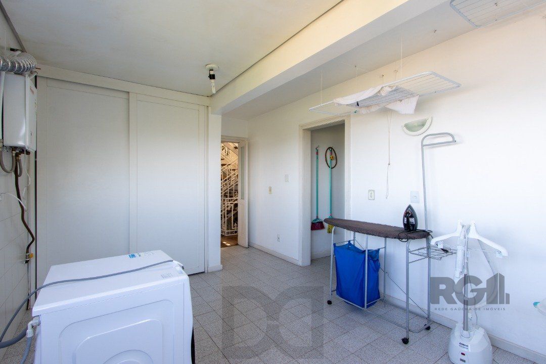 Casa deslumbrante vista do Guaiba, 3 dormitórios, sendo 1 suite master com closet e banheira de hidro com vista para o rio — foto 22