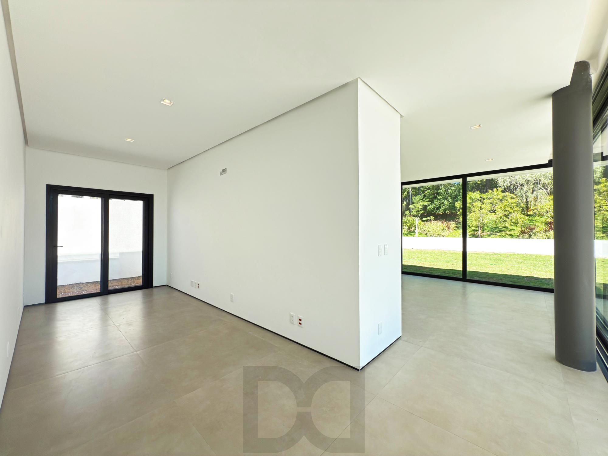 A casa conta com 434m2 de área construída, mas com um aproveitamento total dos 1.012m2 do lote — foto 14