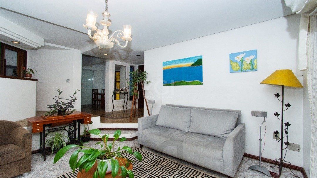 Casa para Venda - 238m², 3 dormitórios, sendo 1 suites, 3 vagas - Camaquã — foto 4