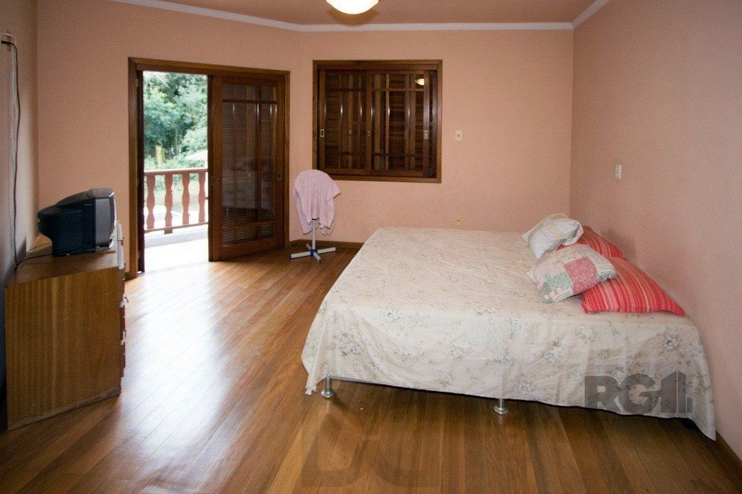 Sobrado com 6 suites, lareira, lavabo, pátio - Bairro Belém Velho — foto 28