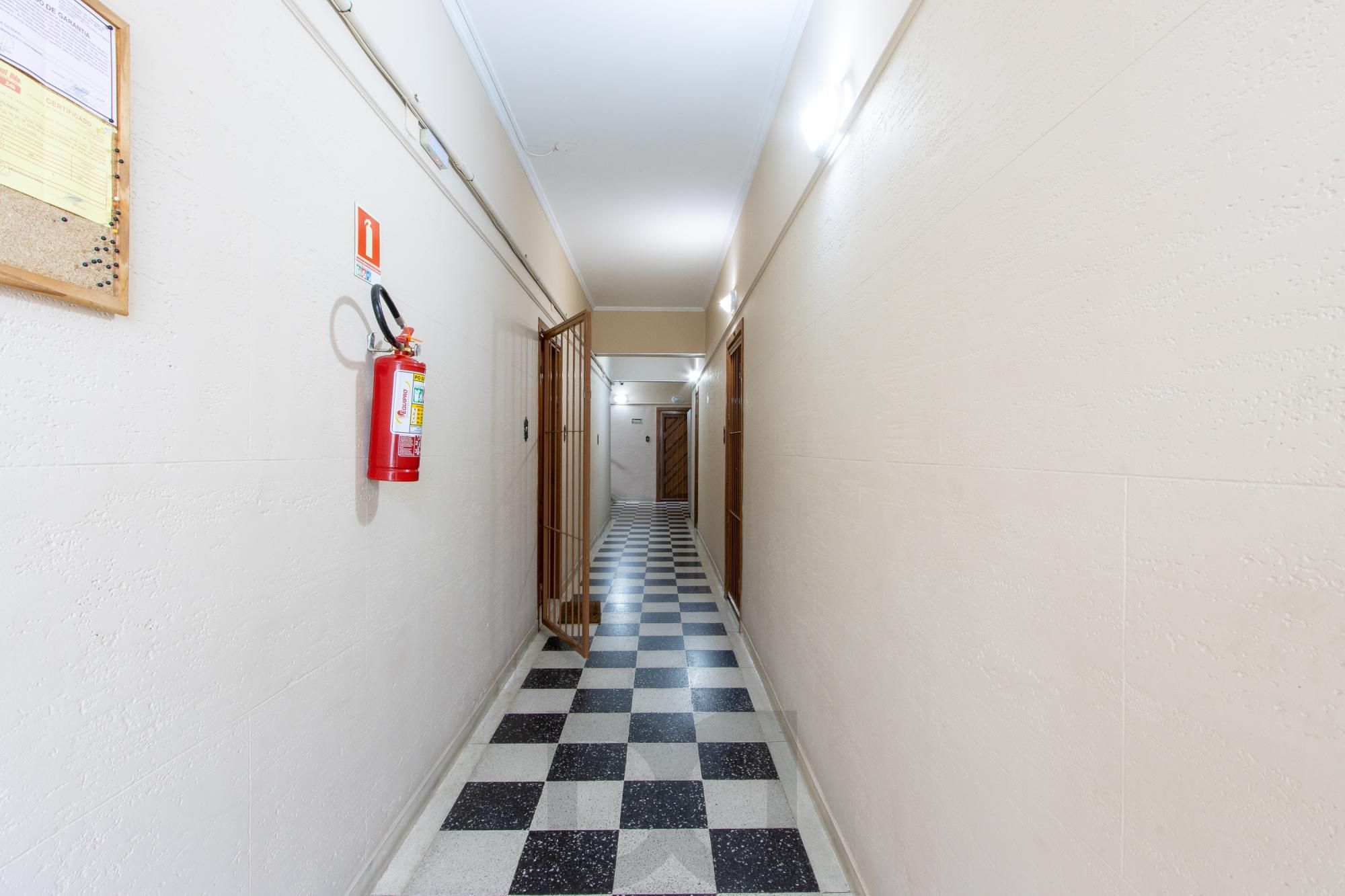 Apartamento 2 dormitórios - bairro Medianeira — foto 25