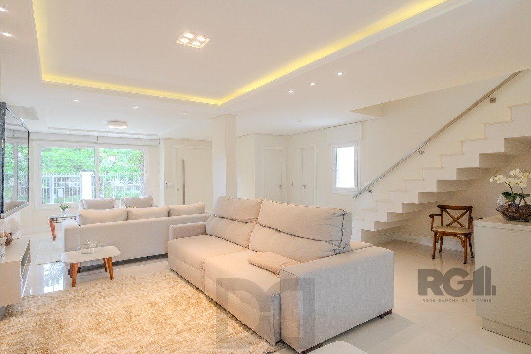 Casa semimobiliada e possui 3 suítes (sendo 1 delas master com closet e hidro) — foto 4