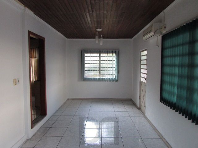 Casa térrea, com 3 dormitórios, 1 suíte, no bairro Nonoai. — foto 28