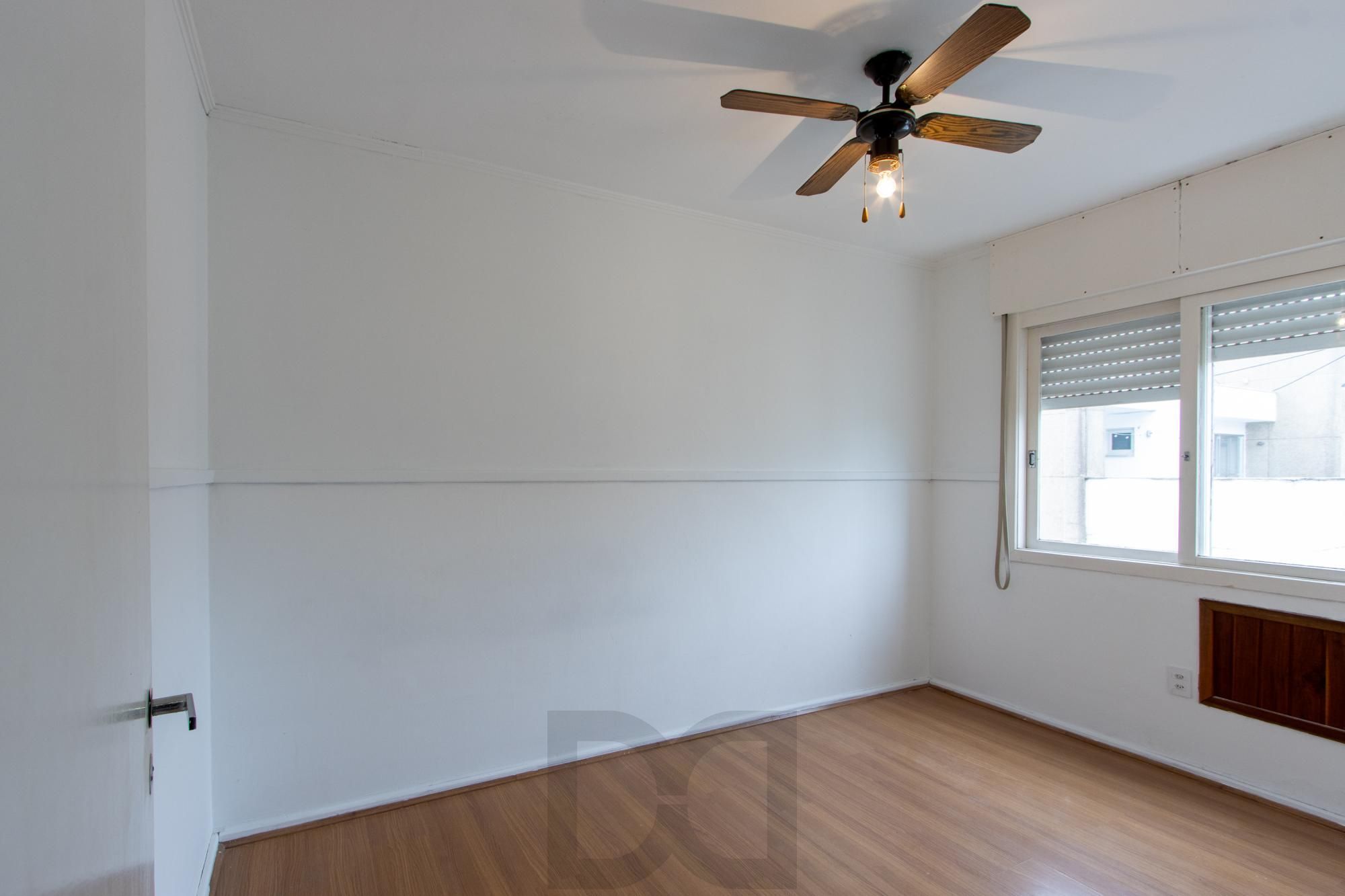 Cobertura com 137m², no Bairro Cristal, de 2 dormitórios, sento uma suíte, ampla sacada, churrasqueira, vista panorâmica, vaga coberta. — foto 14