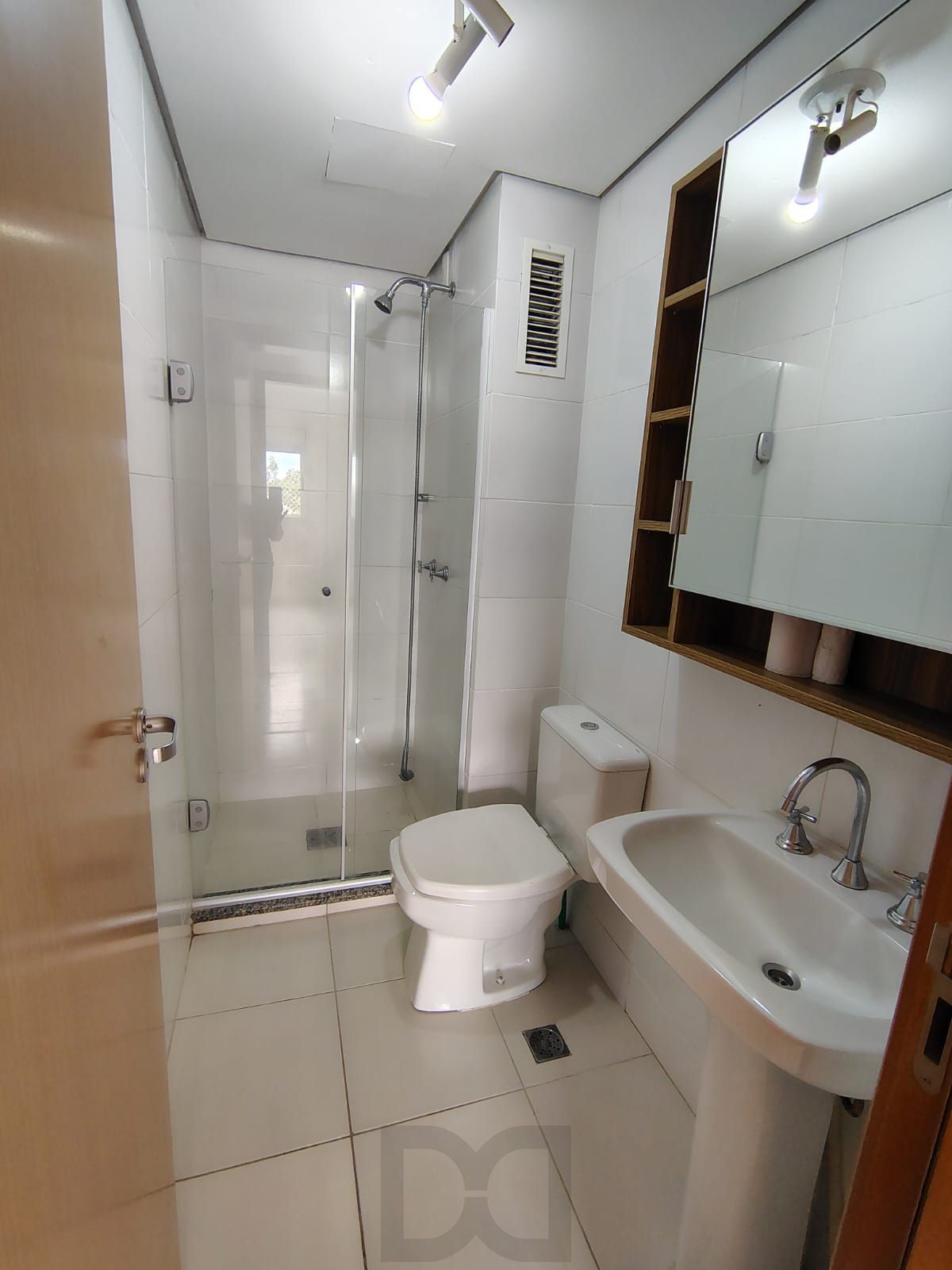 Apartamento de 2 dormitórios, living, cozinha planejada, área de serviço, banheiro social e 1 vaga de garagem escriturada. — foto 9