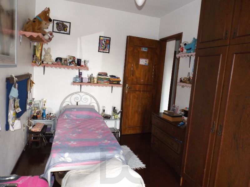 Casa para Venda - 250m², 3 dormitórios, sendo 3 suites, 7 vagas - Medianeira — foto 9
