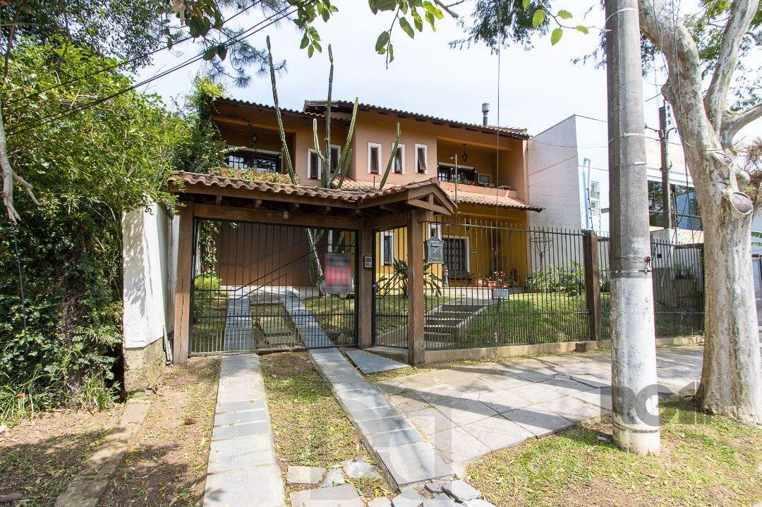 Casa para Venda - 300m², 3 dormitórios, sendo 1 suites, 4 vagas - Nonoai — foto 2