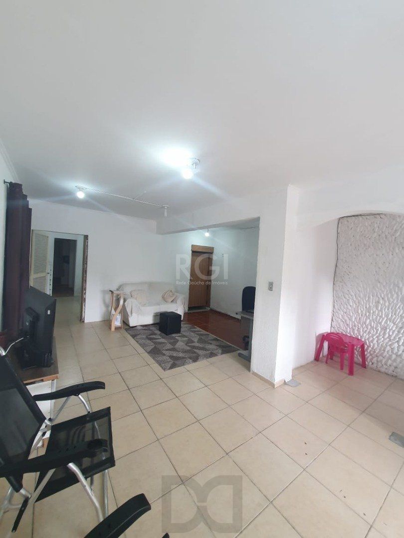 Casa para Venda - 226.9m², 5 dormitórios, sendo 2 suites, 5 vagas - Teresópolis — foto 1