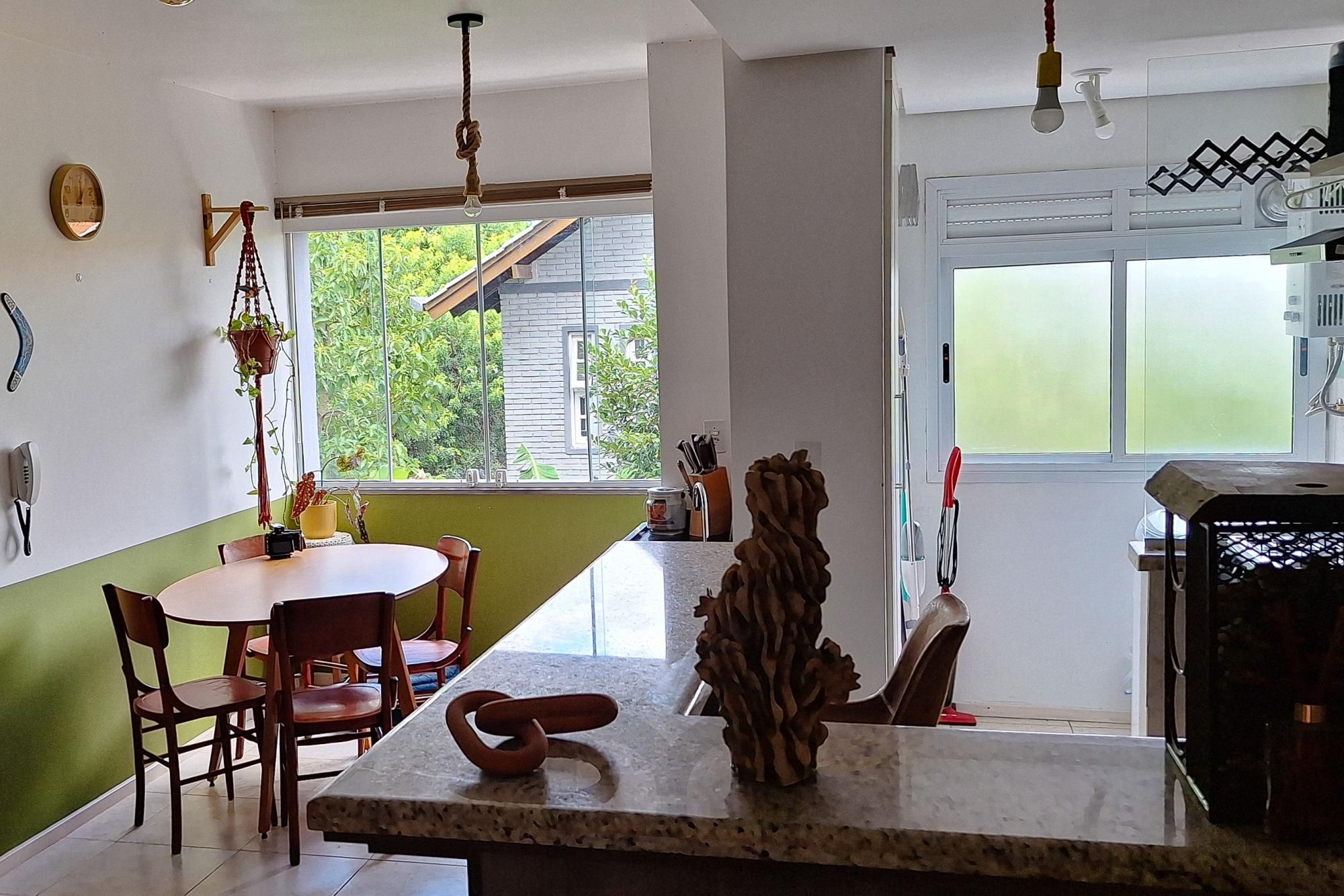 Belíssimo Apartamento com 3 dormitórios e 1 vaga de garagem no bairro Aberta dos Morros, zona sul de Porto Alegre. — foto 5