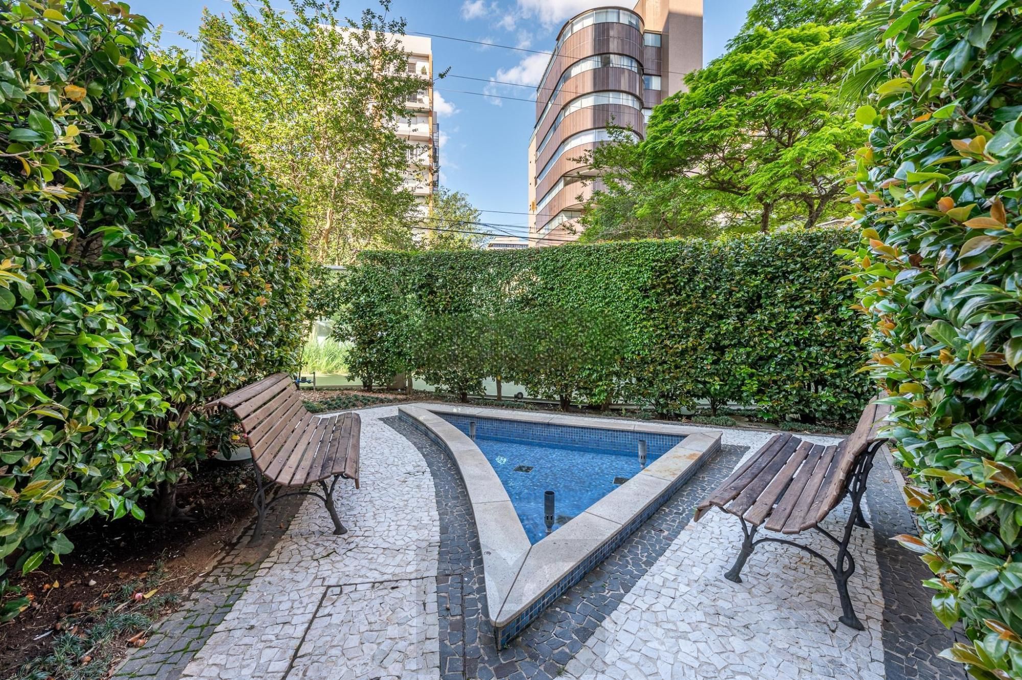 Apartamento com 204m², 3 dorm, 5 vagas no Petrópolis — foto 49