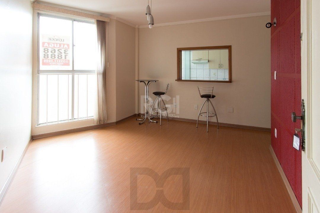 Apartamento de 2 dormitórios e 1 vaga de garagem no bairro Cristal. — foto 3
