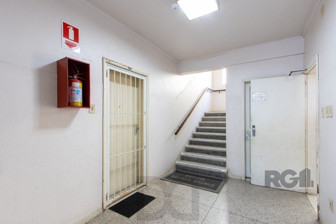 Apartamento reformado de 124m² privativos- 3 dormitórios sendo 1 suíte no bairro Medianeira — foto 28