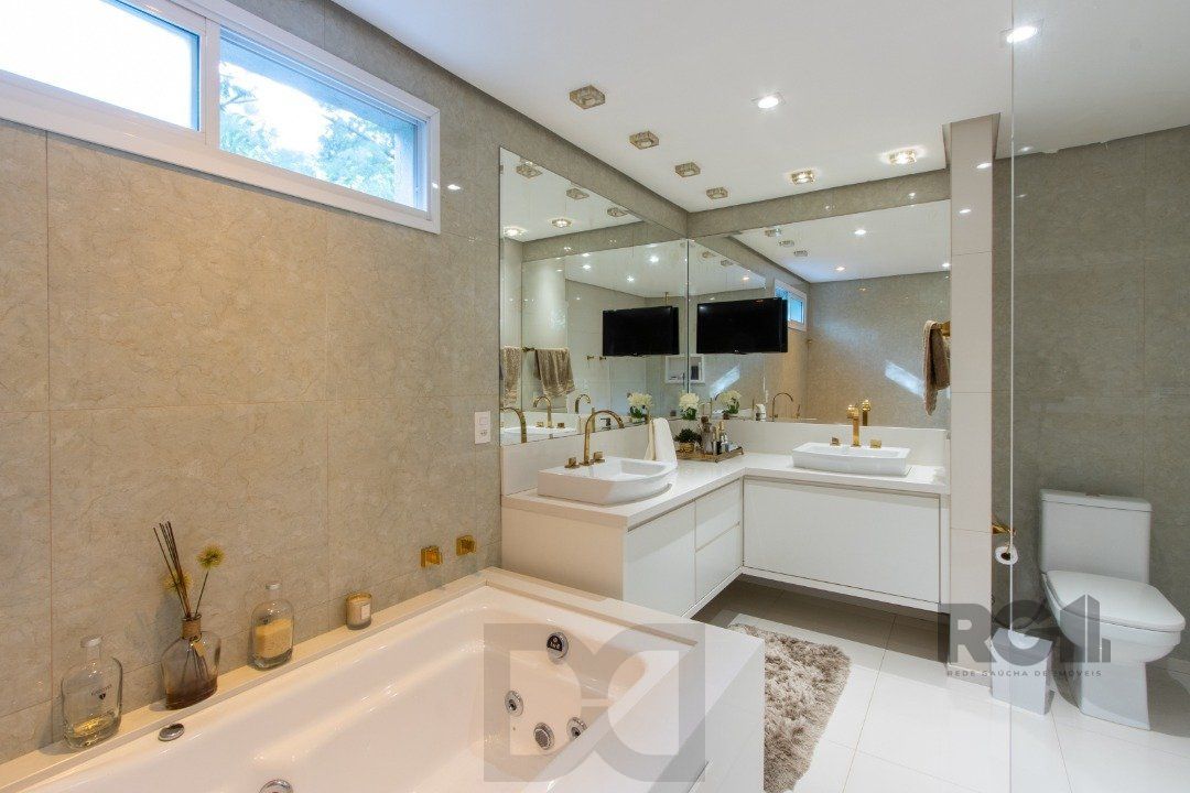 Espetacular 2 Casa Residencial de 5 Quartos e Piscina em Porto Alegre — foto 18