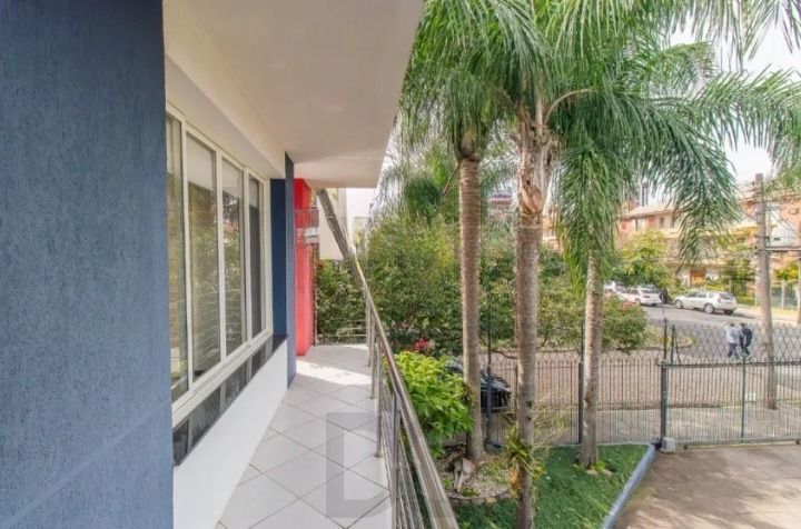 Excelente oportunidade para empresas e investidores! Prédio comercial moderno, amplo e muito bem localizado no bairro Menino Deus, oferecendo estrutura completa para diferentes tipos de negócios. — foto 34