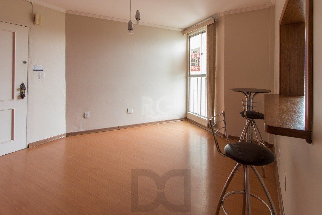 Apartamento de 2 dormitórios e 1 vaga de garagem no bairro Cristal. — foto 6