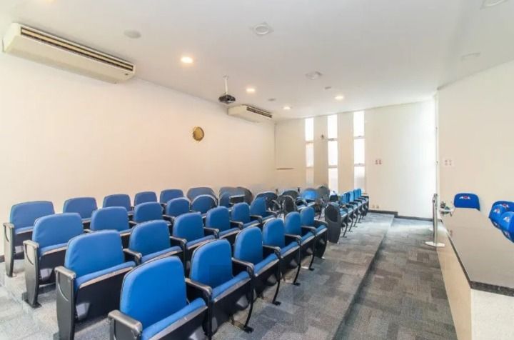 Excelente oportunidade para empresas e investidores! Prédio comercial moderno, amplo e muito bem localizado no bairro Menino Deus, oferecendo estrutura completa para diferentes tipos de negócios. — foto 42