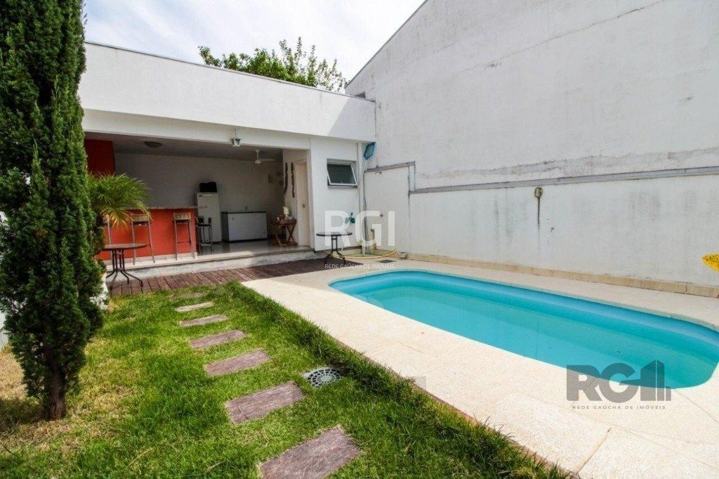 Casa para Venda - 300m², 3 dormitórios, sendo 1 suites, 4 vagas - Teresópolis — foto 10