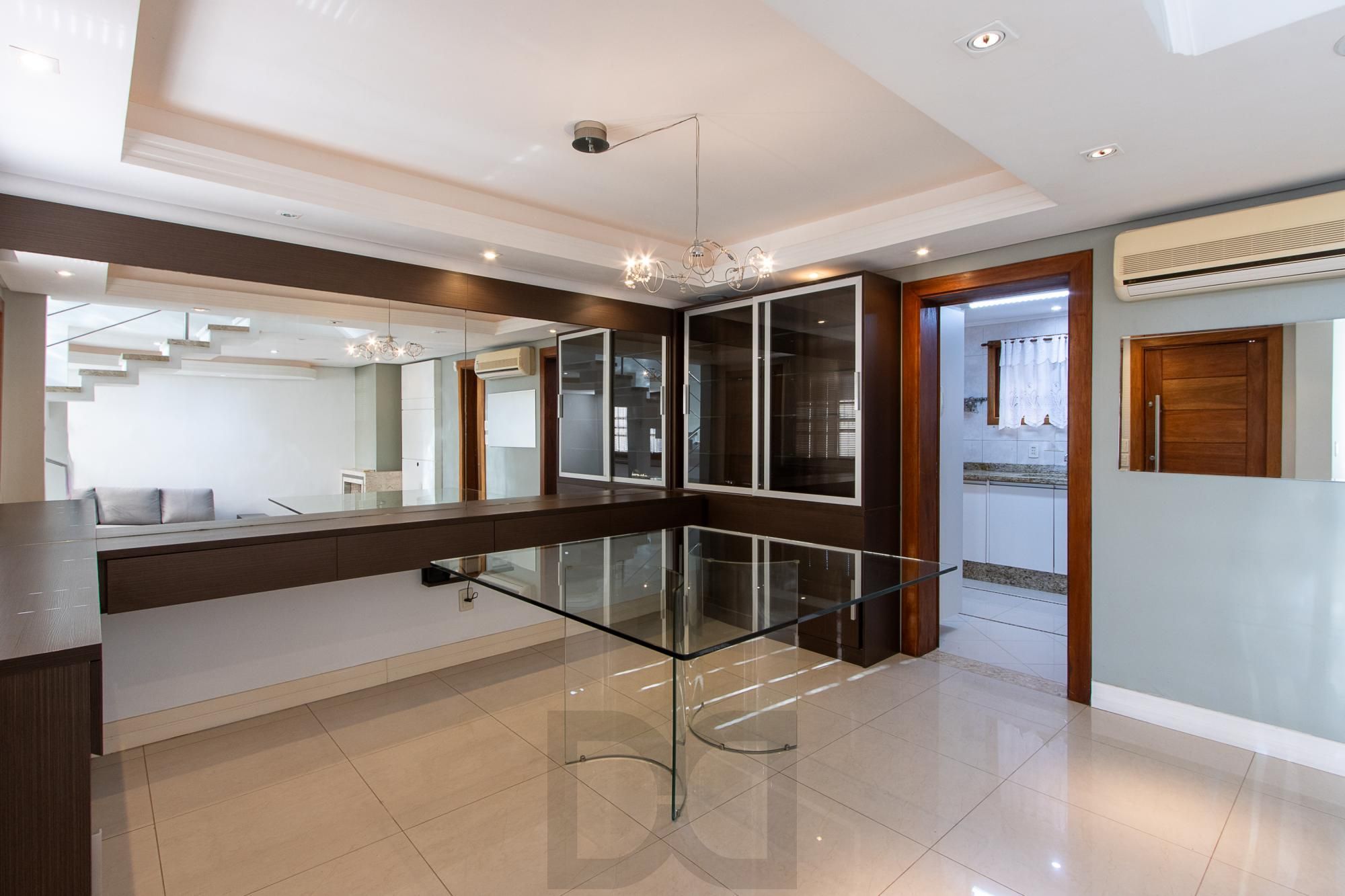 Excelente casa de 3 dormitórios, 1 suíte, pátio, piscina e vaga para 2 carros cobertas. — foto 4