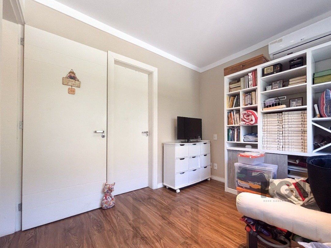 Casa em condomínio com pátio, piscina, 3 suítes e 2 vagas — foto 39
