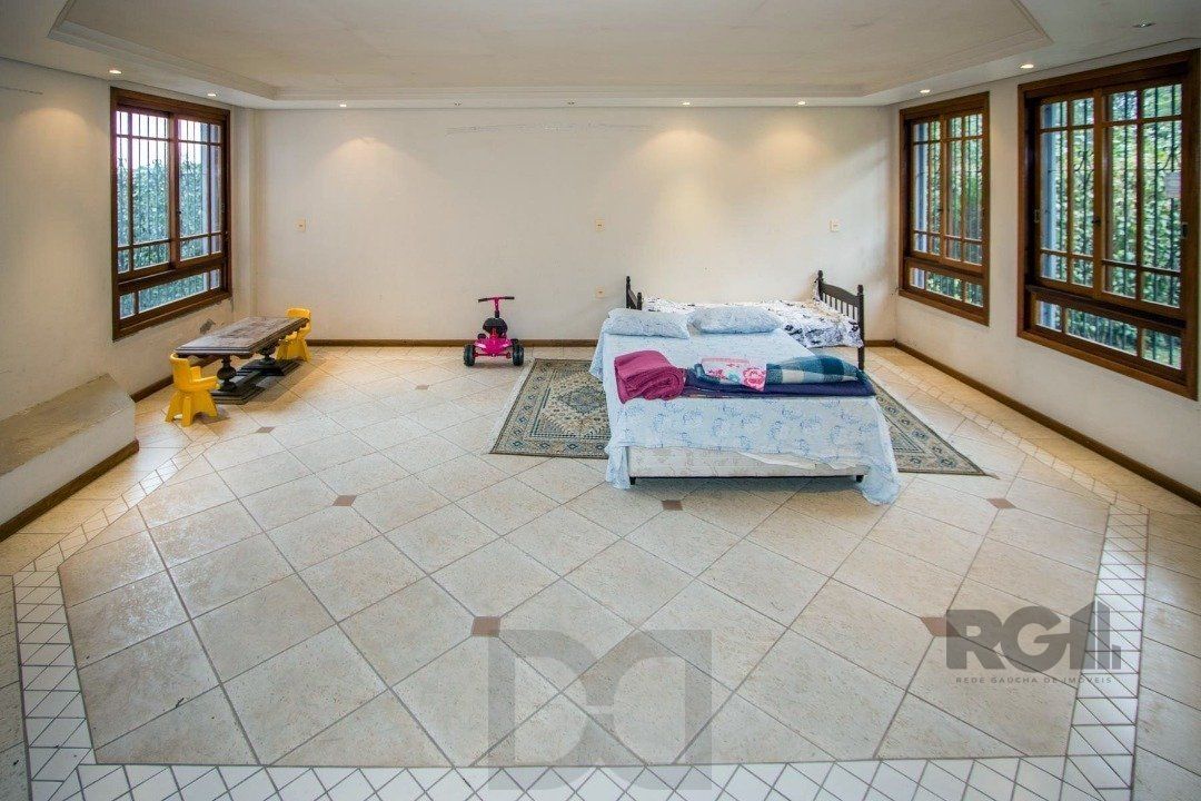 Sobrado com 6 suites, lareira, lavabo, pátio - Bairro Belém Velho — foto 7