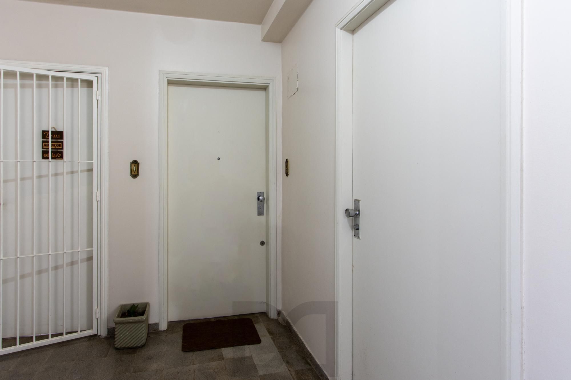 Apartamento de 3 dormitórios com uma vaga de garagem à venda no bairro Menino Deus – Porto Alegre — foto 35