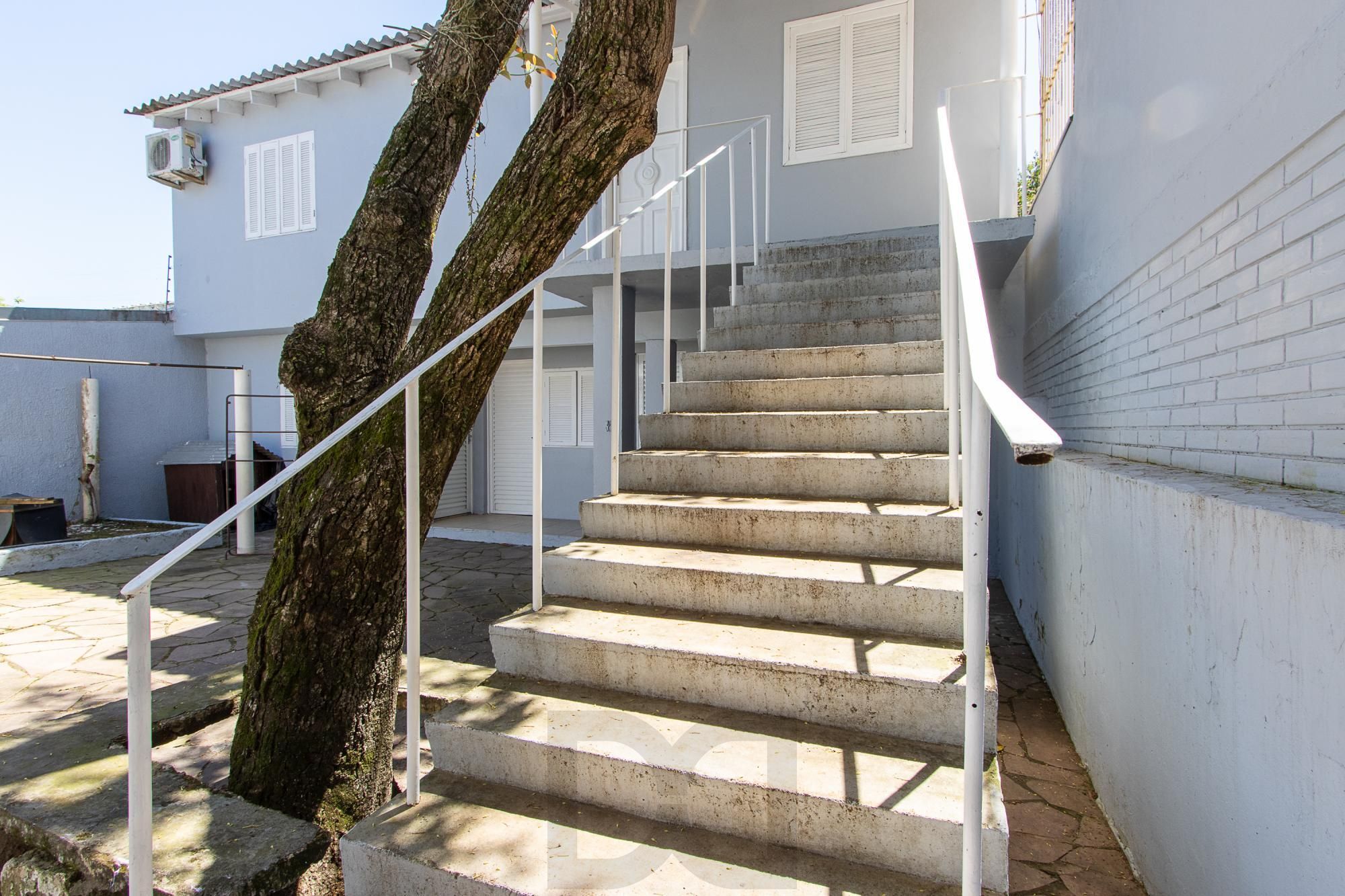 Casa de alvenaria, com 3 quartos, 1 suíte e 3 vagas de garagem. — foto 28