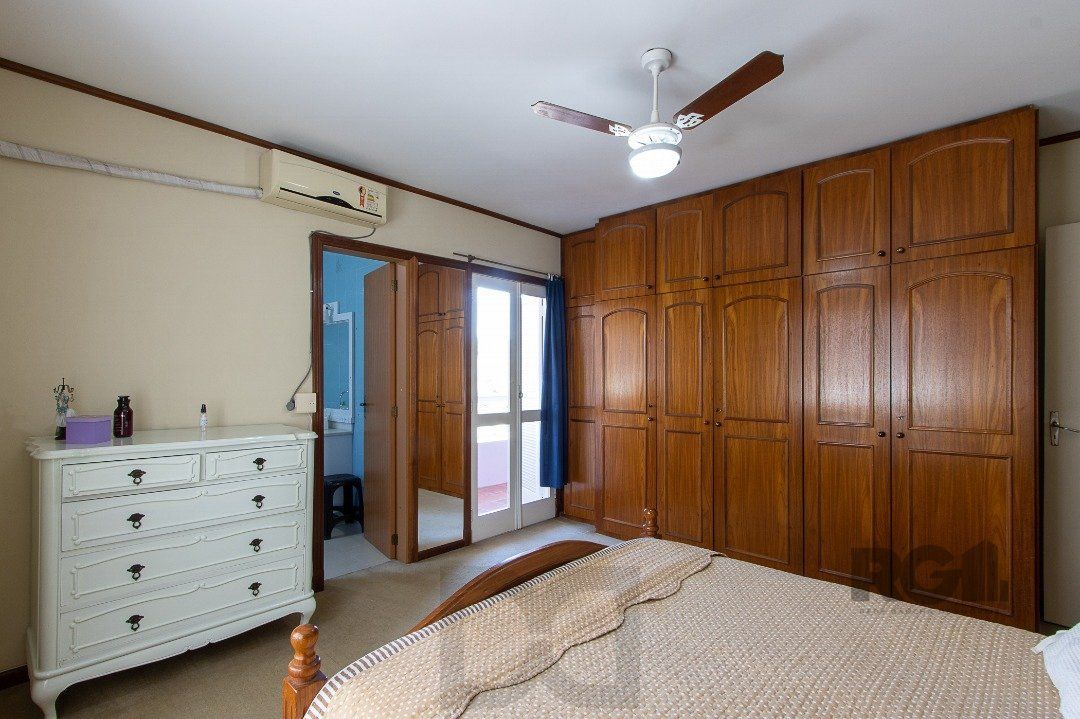 Casa com 4 quartos, suíte, churrasqueira, lareira, garagem coberta e lindo jardim. — foto 39