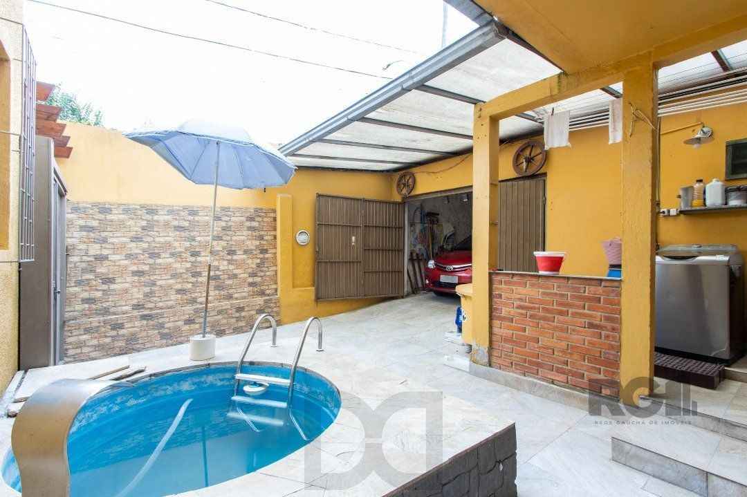 Sobrado, 3 quartos, 2 banheiros, pátio, 2 vagas, piscina - Bairro Vila Nova — foto 1
