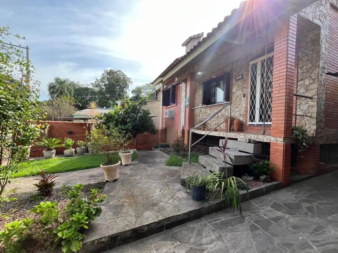 Casa com 4 quartos e 2 lareiras no bairro Belém Velho — foto 1