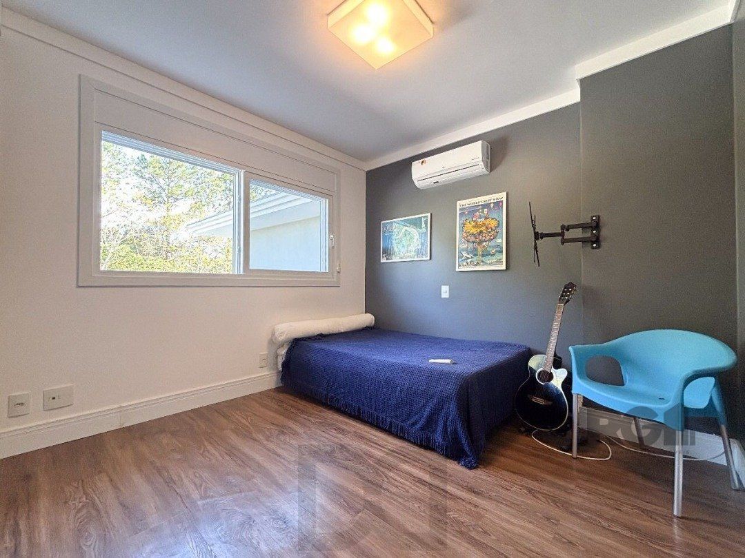 Casa em condomínio com pátio, piscina, 3 suítes e 2 vagas — foto 37