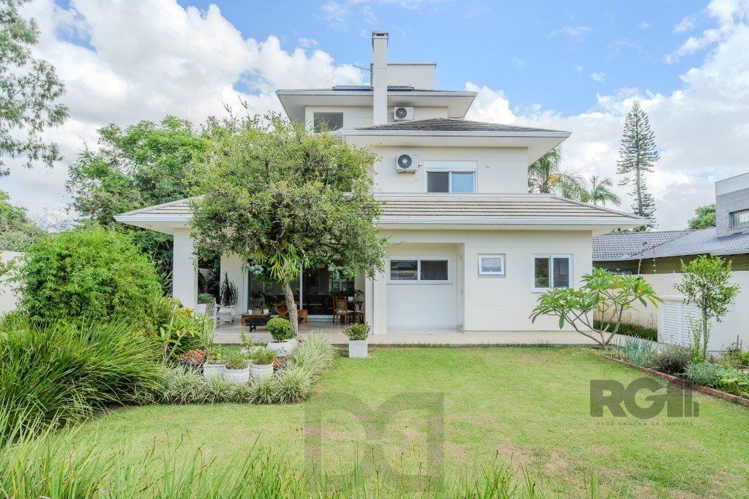 Casa semimobiliada e possui 3 suítes (sendo 1 delas master com closet e hidro) — foto 1