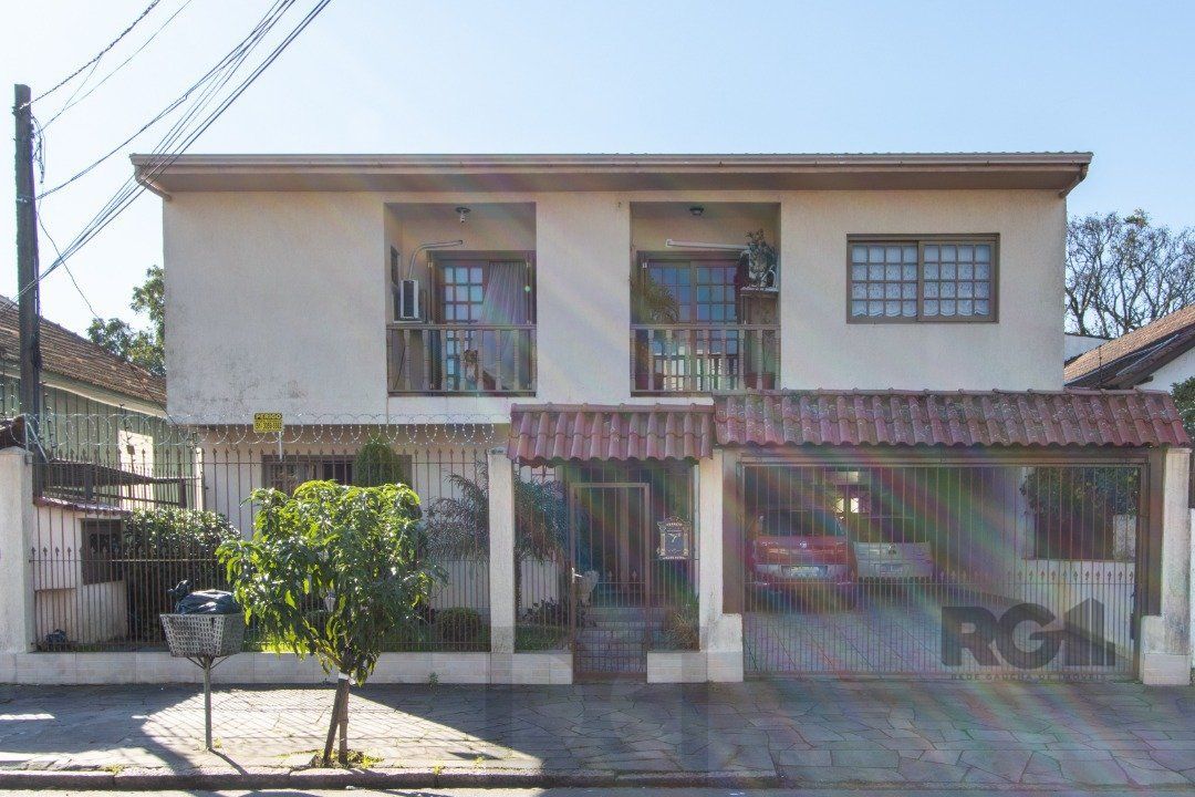 Casa de alvenaria, 3 quartos, 1 suíte, 4 banheiros e 5 vagas de garagem. — foto 1