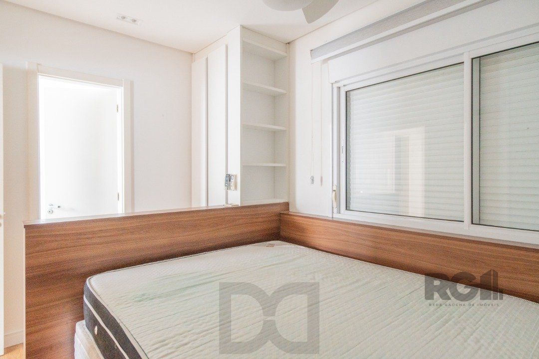 Casa impecável e mobiliada, com 3 niveis, possui 3 dormitórios sendo 1 suíte, 4 banheiros. — foto 25