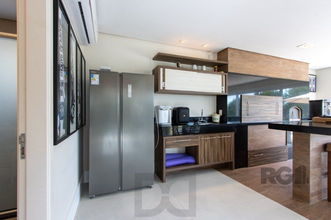 Excelente residência no Condomínio Terra Ville com aproximadamente 474,74m² privativos. — foto 36