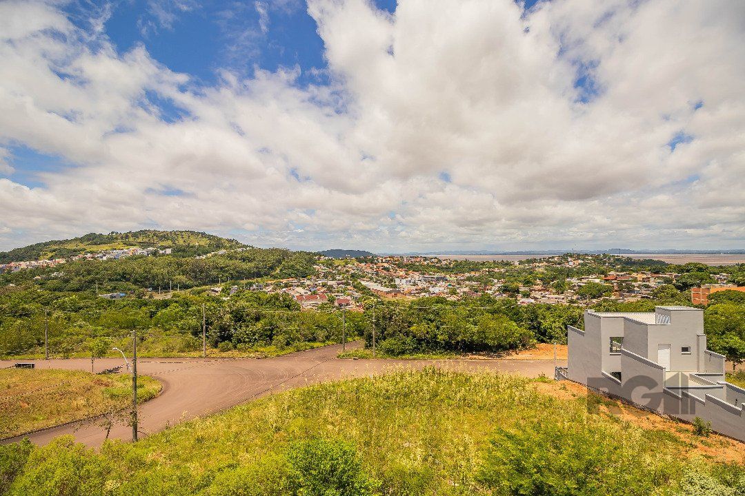 Sobrado, 185 metros quadrados privativo, com 3 quartos, 1 suíte, Living e cozinha integrados, lareira, churrasqueira, lavabo e 2 vagas de garagem. e 2 vagas de garagem — foto 28