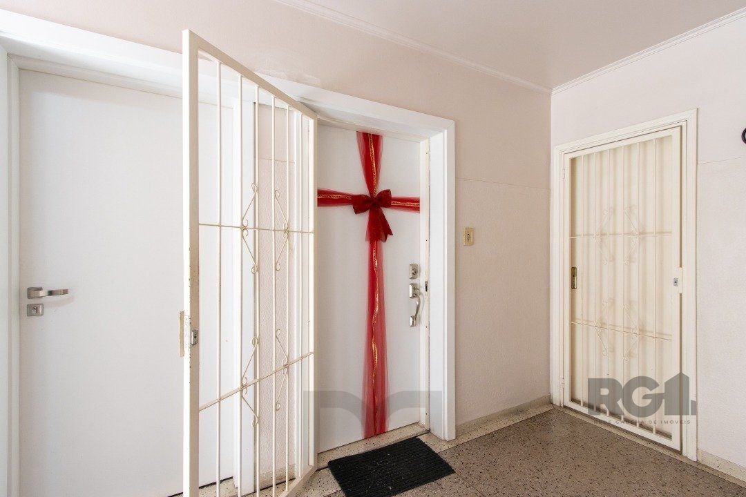 Apartamento reformado de 124m² privativos- 3 dormitórios sendo 1 suíte no bairro Medianeira — foto 27