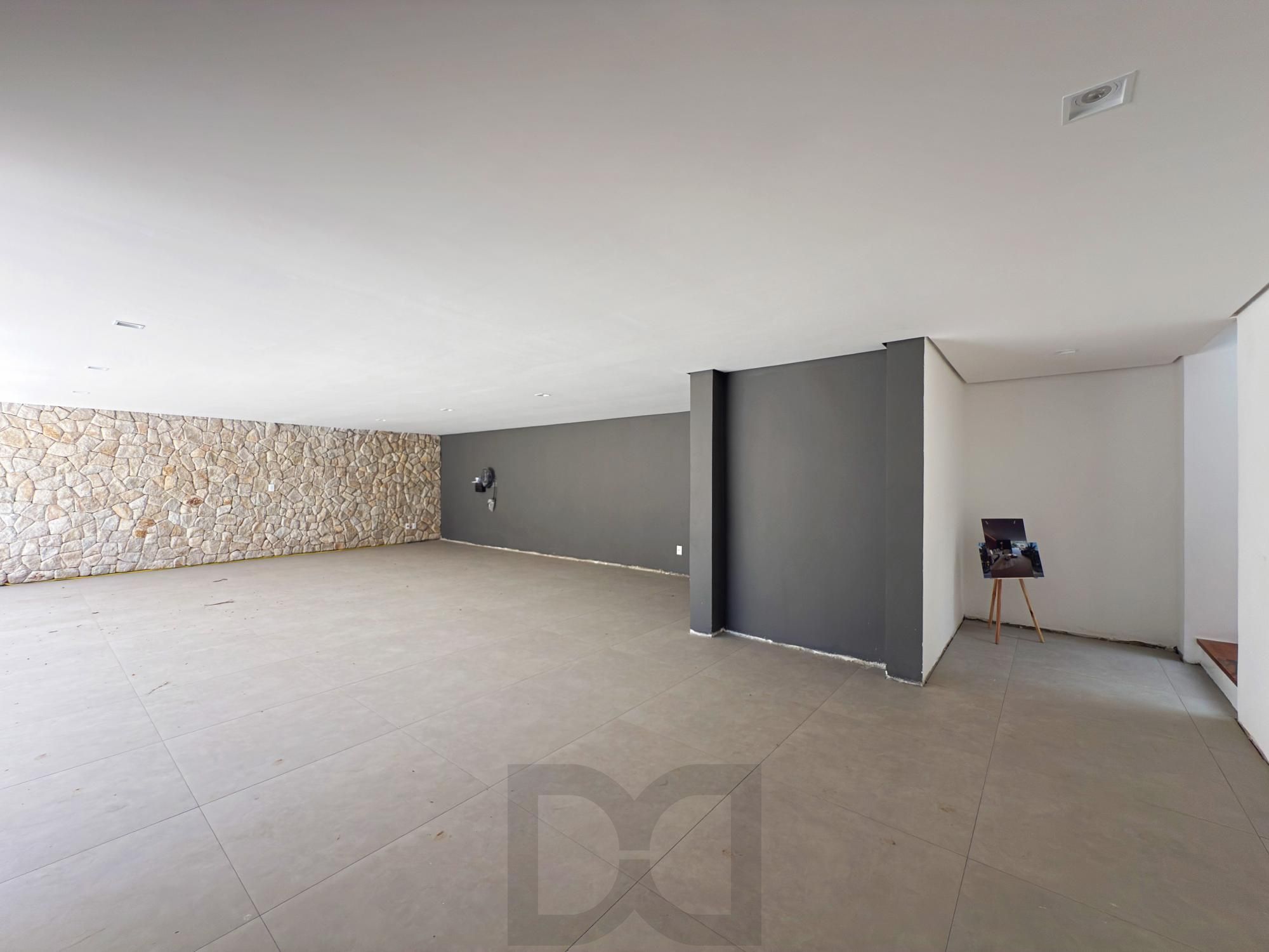 A casa conta com 434m2 de área construída, mas com um aproveitamento total dos 1.012m2 do lote — foto 20