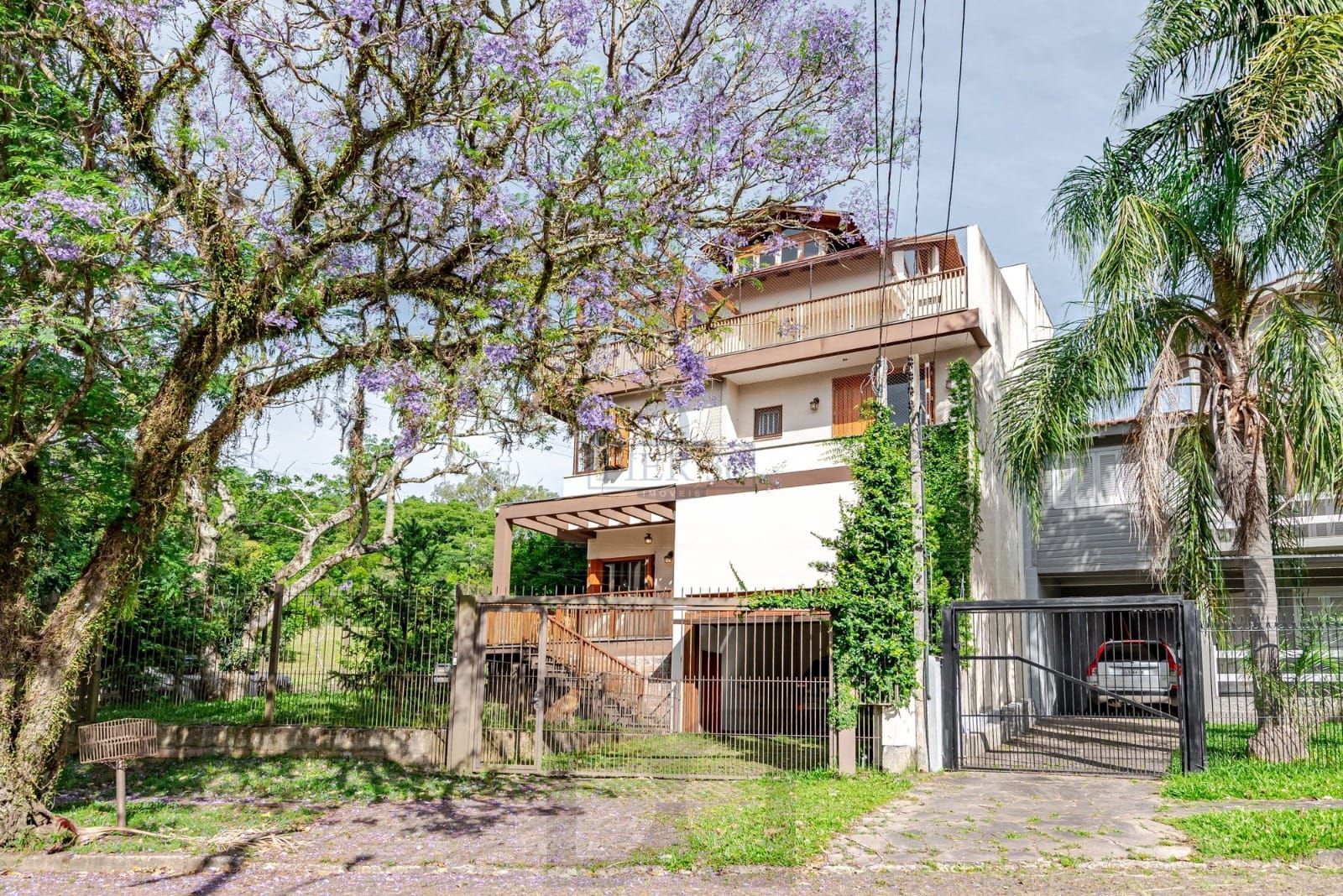 Excelente casa de 3 quartos, 1 suíte e 2 vagas no bairro Ipanema! — foto 1
