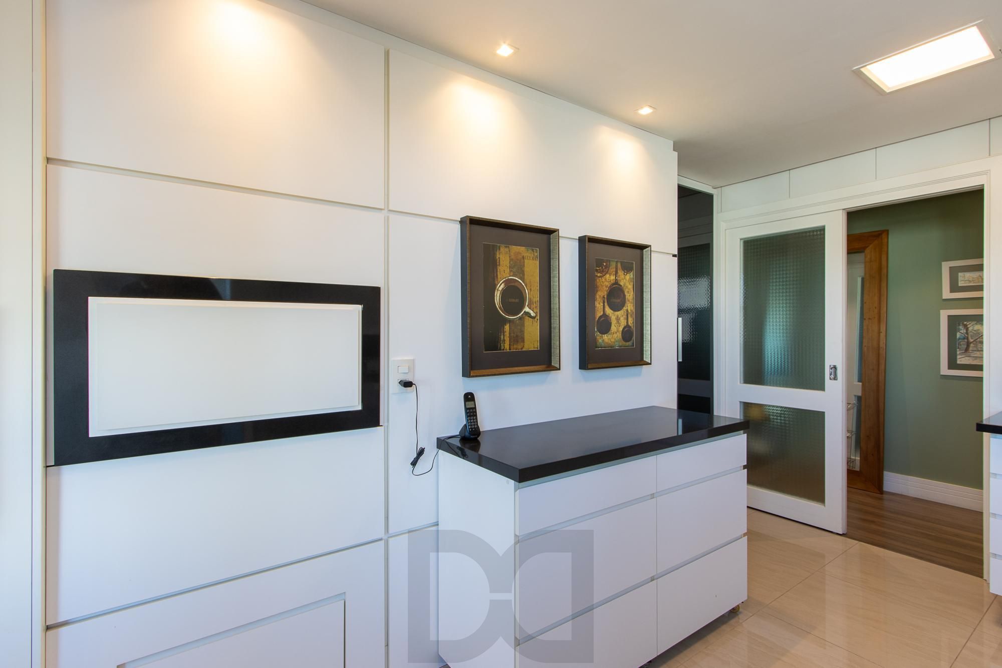 Excelente apartamento de 3 dormitórios, 1 suíte e 2 vagas no bairro Tristeza. — foto 34