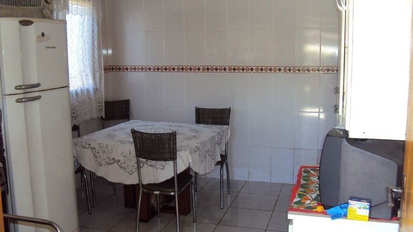 Casa térrea com 3 dormitórios - bairro  Ponta Grossa — foto 2