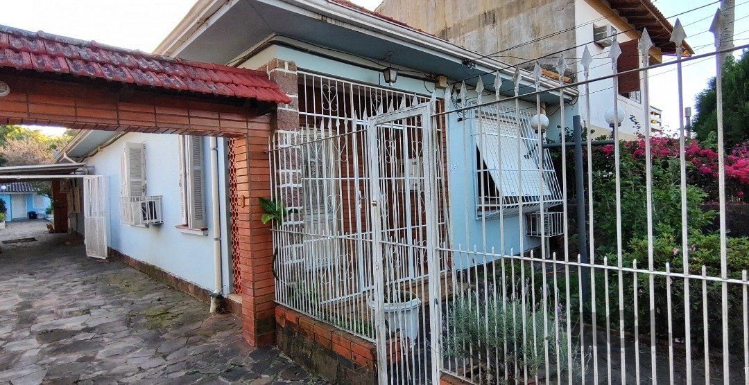 Casa | 3 quartos | 243,93m2 | 8 vagas | Bairro Nonoai — foto 1